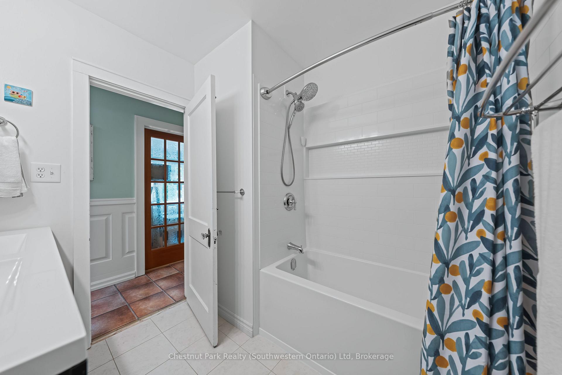 Photo 23 of 68 Lemon Street, Guelph, St. George's — HOMEH