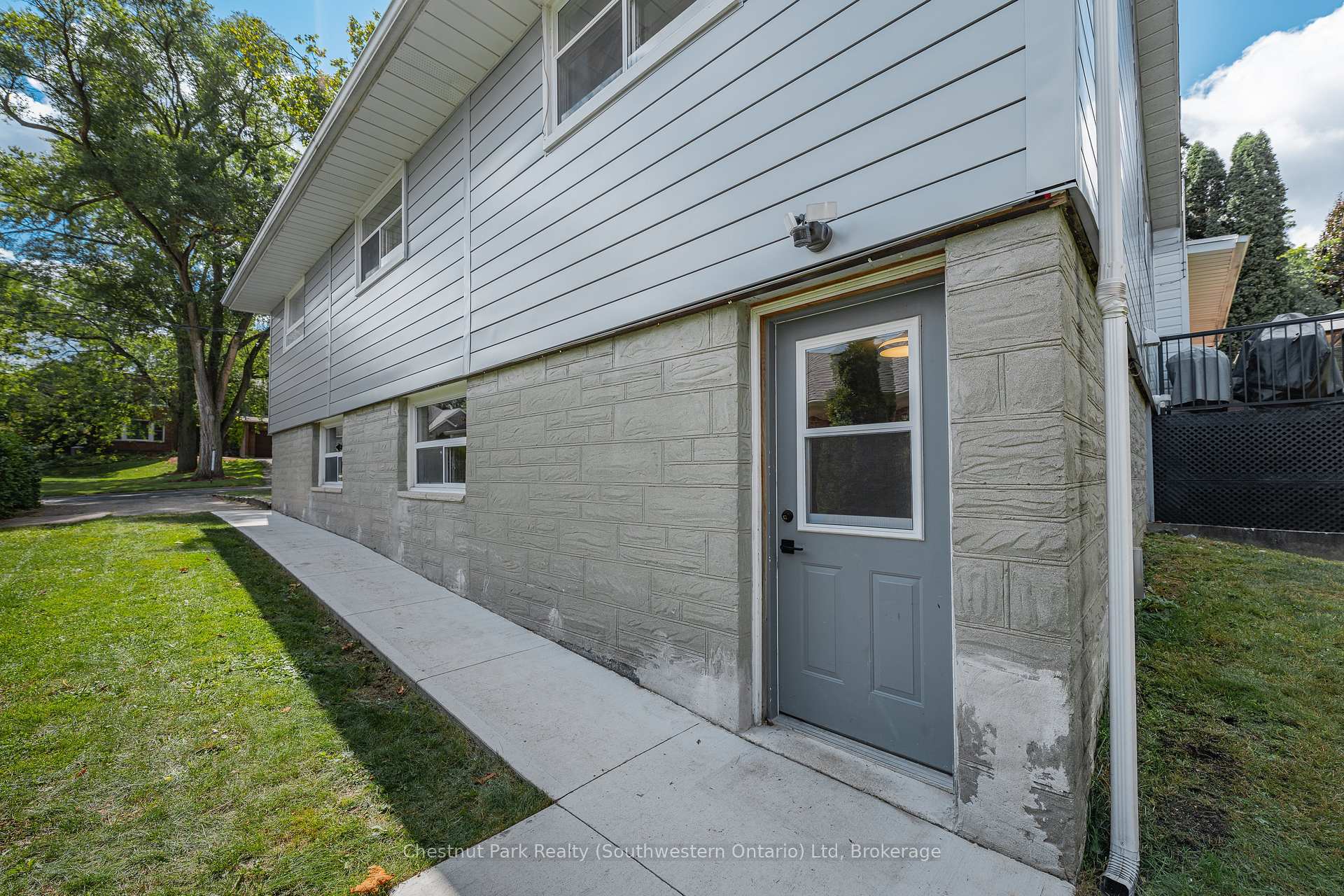 Photo 29 of 68 Lemon Street, Guelph, St. George's — HOMEH