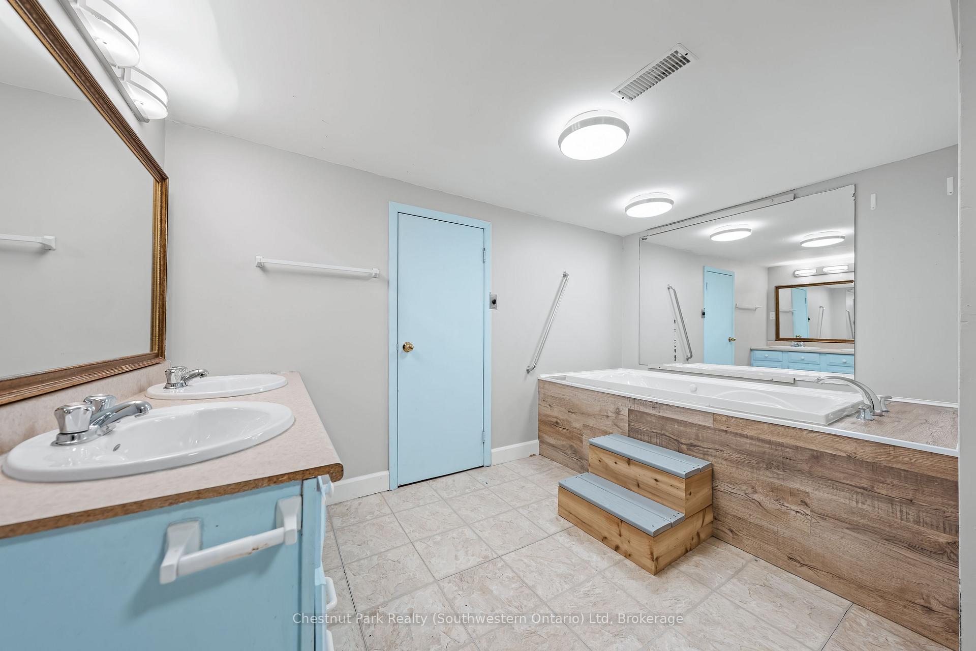 Photo 35 of 68 Lemon Street, Guelph, St. George's — HOMEH