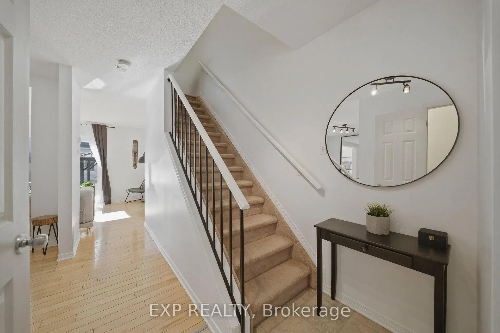 Photo 4 of 1832 Loranger Court, Ottawa, Chapel Hill — HOMEH