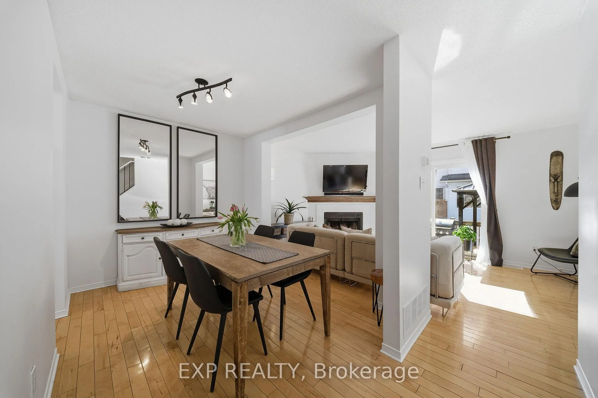 Photo 5 of 1832 Loranger Court, Ottawa, Chapel Hill — HOMEH