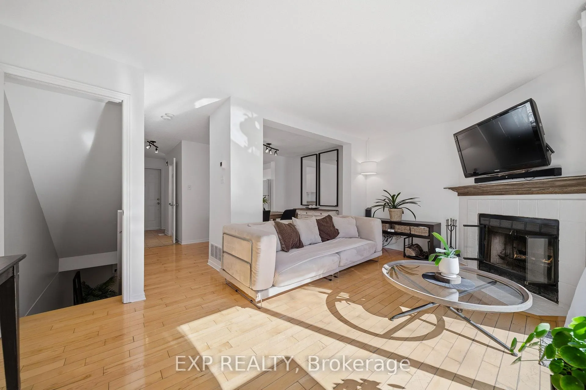 Photo 10 of 1832 Loranger Court, Ottawa, Chapel Hill — HOMEH