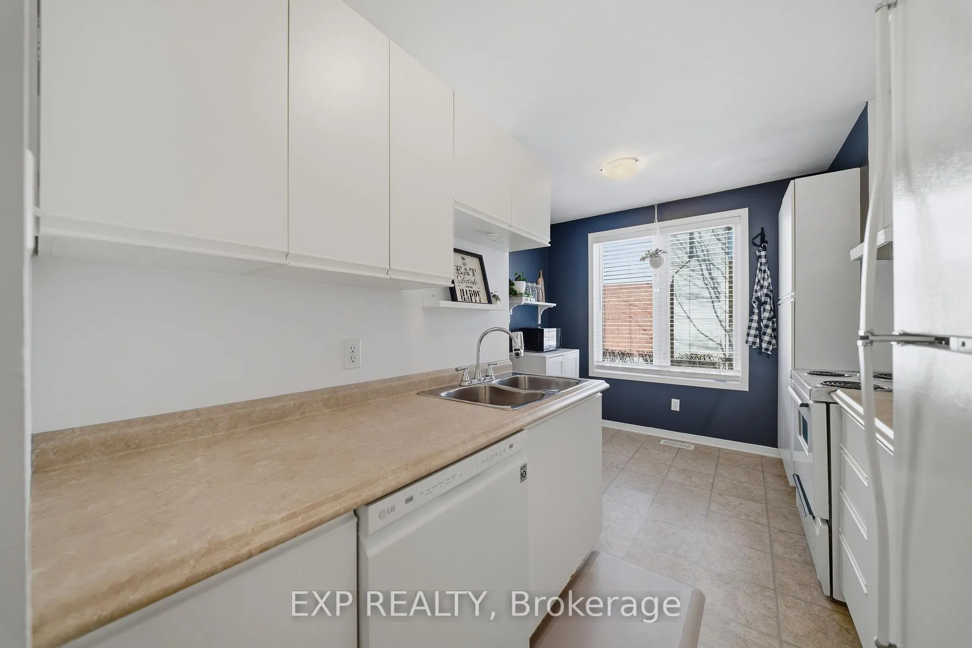 Photo 12 of 1832 Loranger Court, Ottawa, Chapel Hill — HOMEH