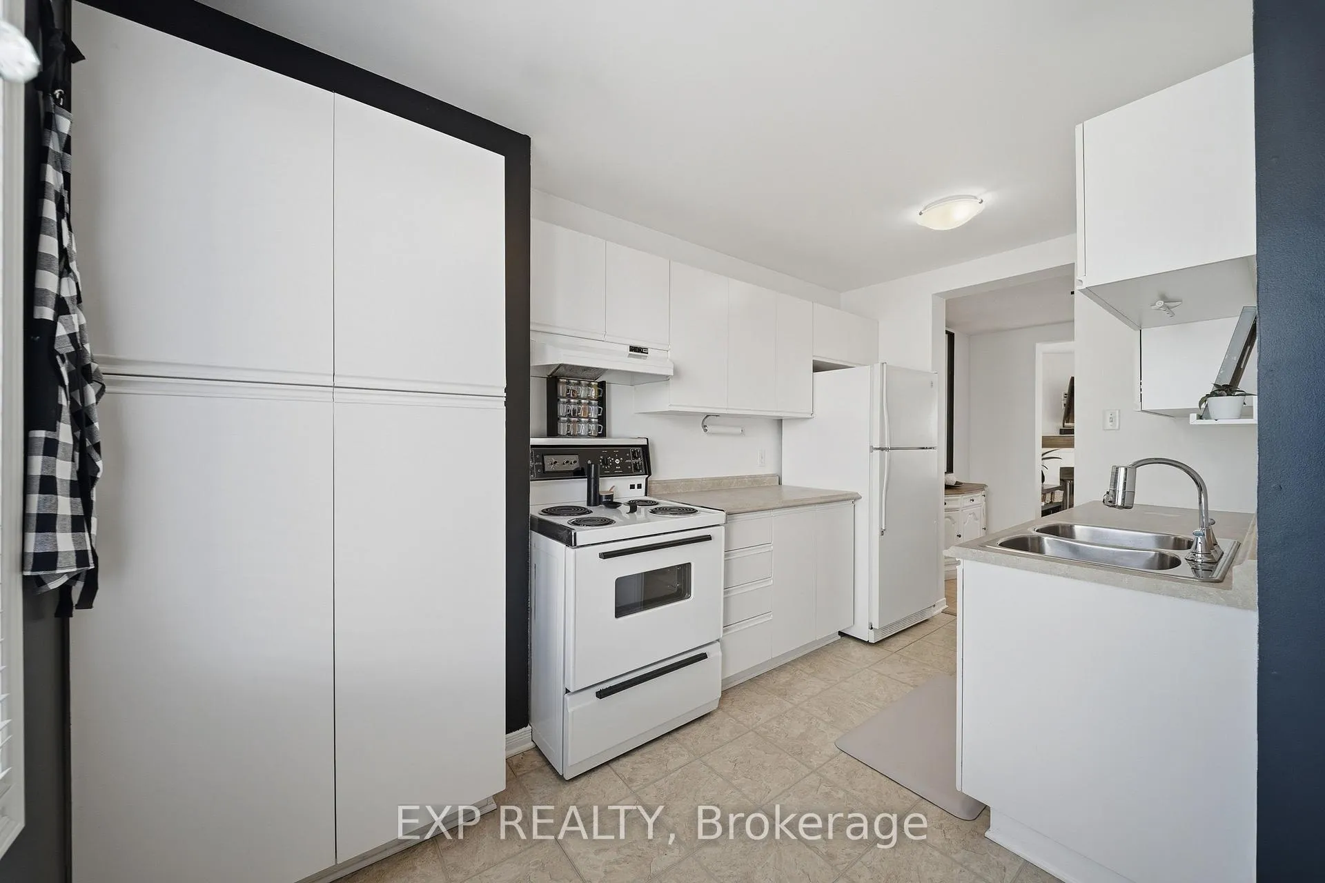 Photo 13 of 1832 Loranger Court, Ottawa, Chapel Hill — HOMEH