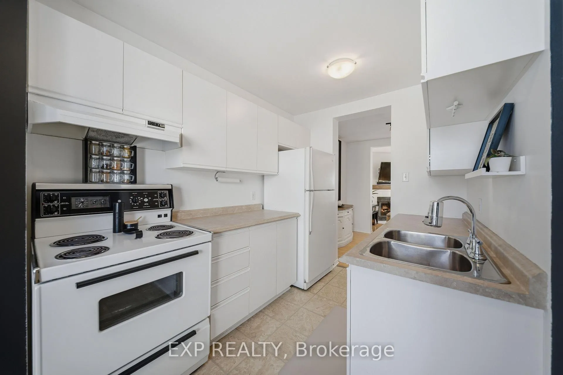 Photo 14 of 1832 Loranger Court, Ottawa, Chapel Hill — HOMEH