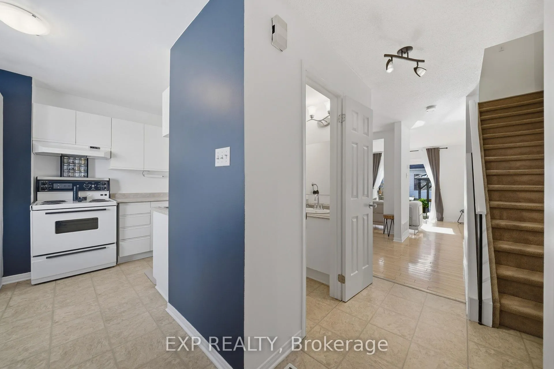 Photo 18 of 1832 Loranger Court, Ottawa, Chapel Hill — HOMEH