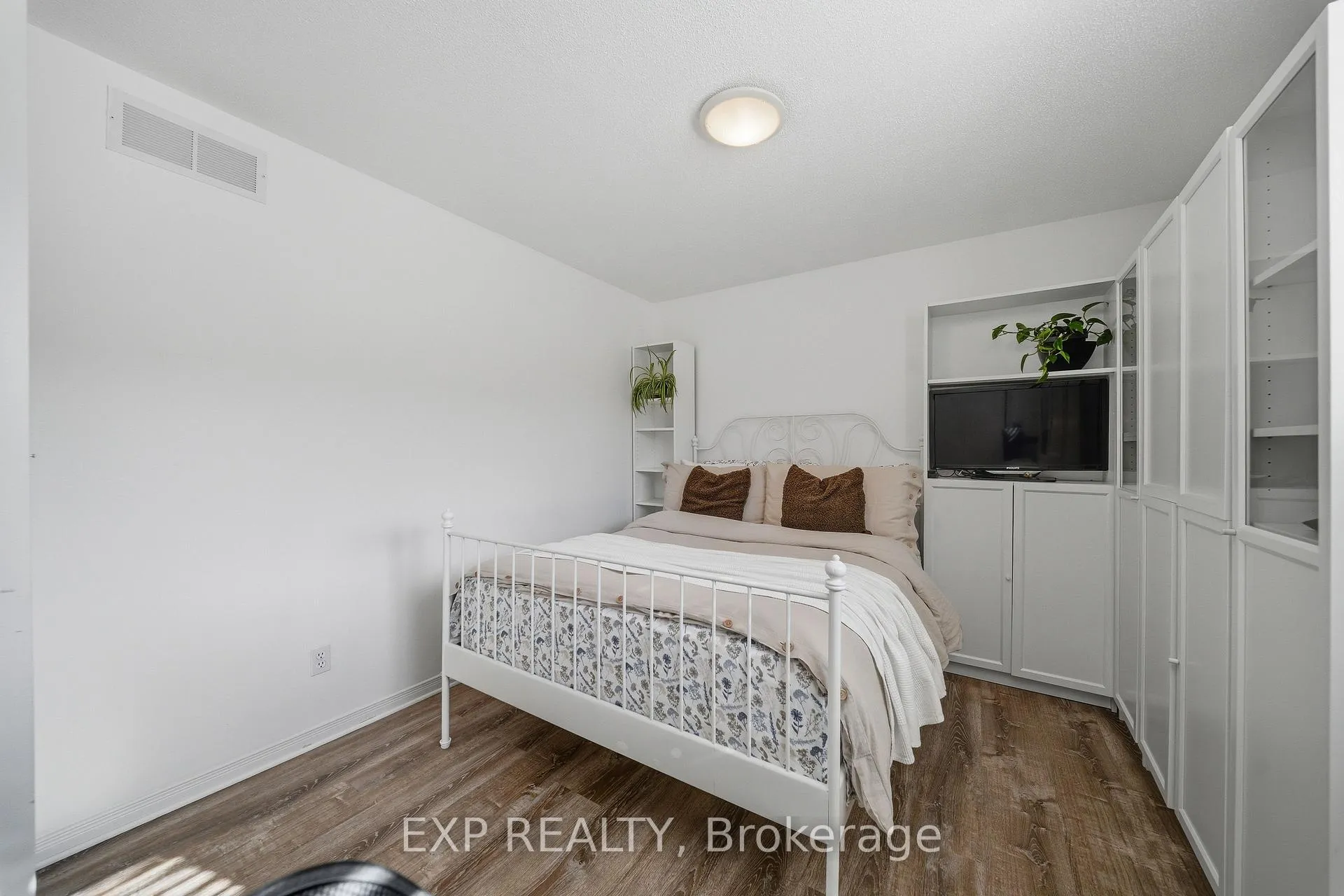 Photo 26 of 1832 Loranger Court, Ottawa, Chapel Hill — HOMEH