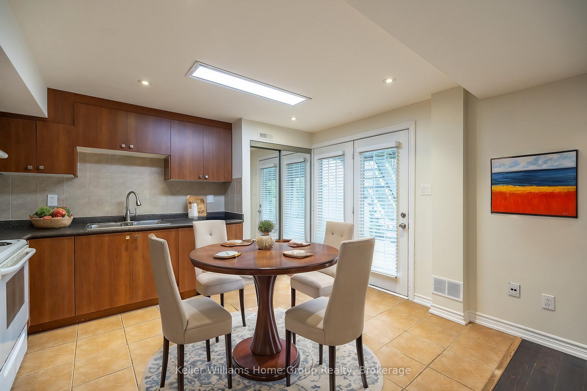 Photo 11 of 4 Clairfields Drive W, Guelph, Clairfields/Hanlon Business Park — HOMEH