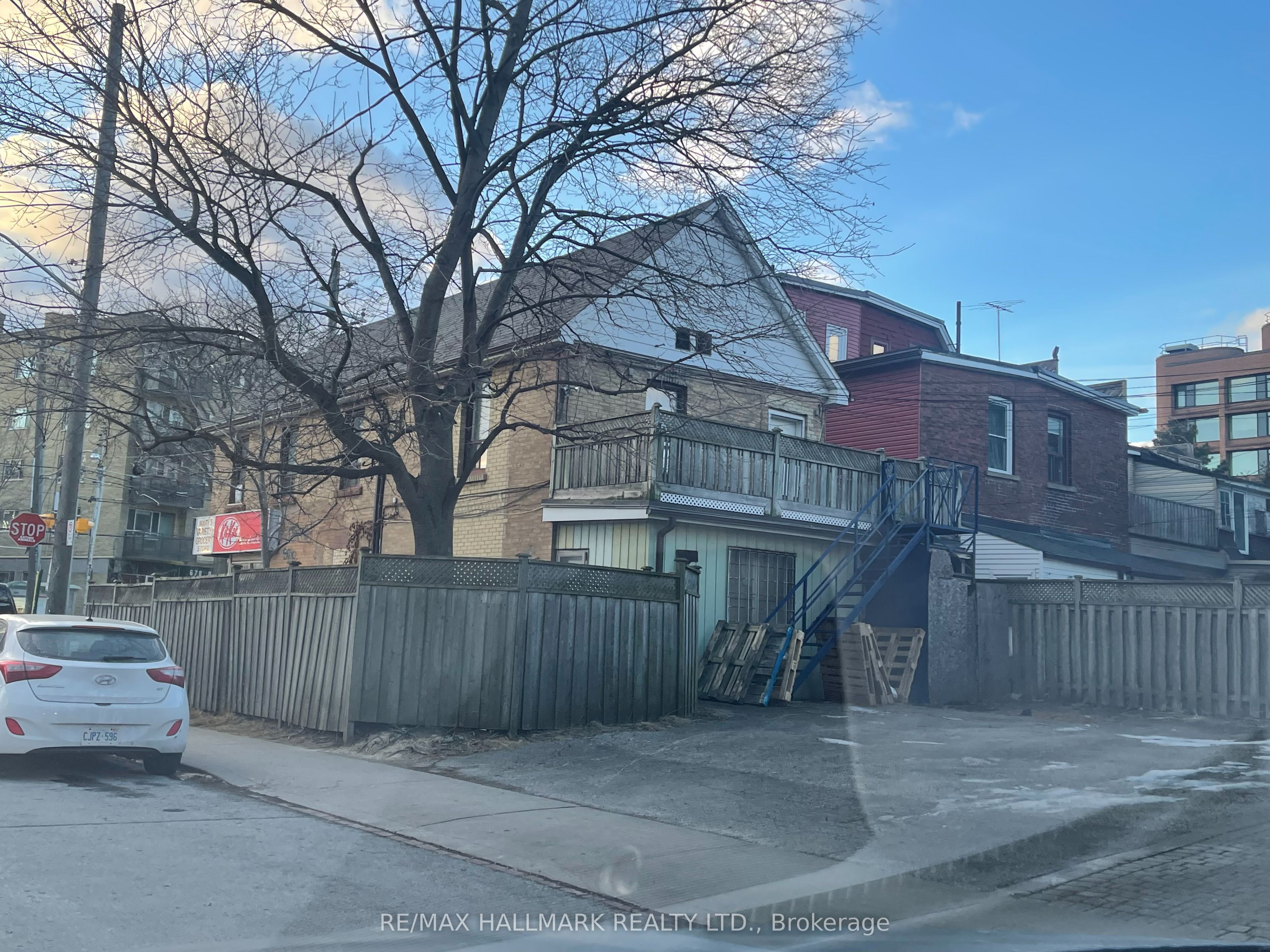 Photo 9 of 675 Broadview Avenue, Toronto, North Riverdale — HOMEH