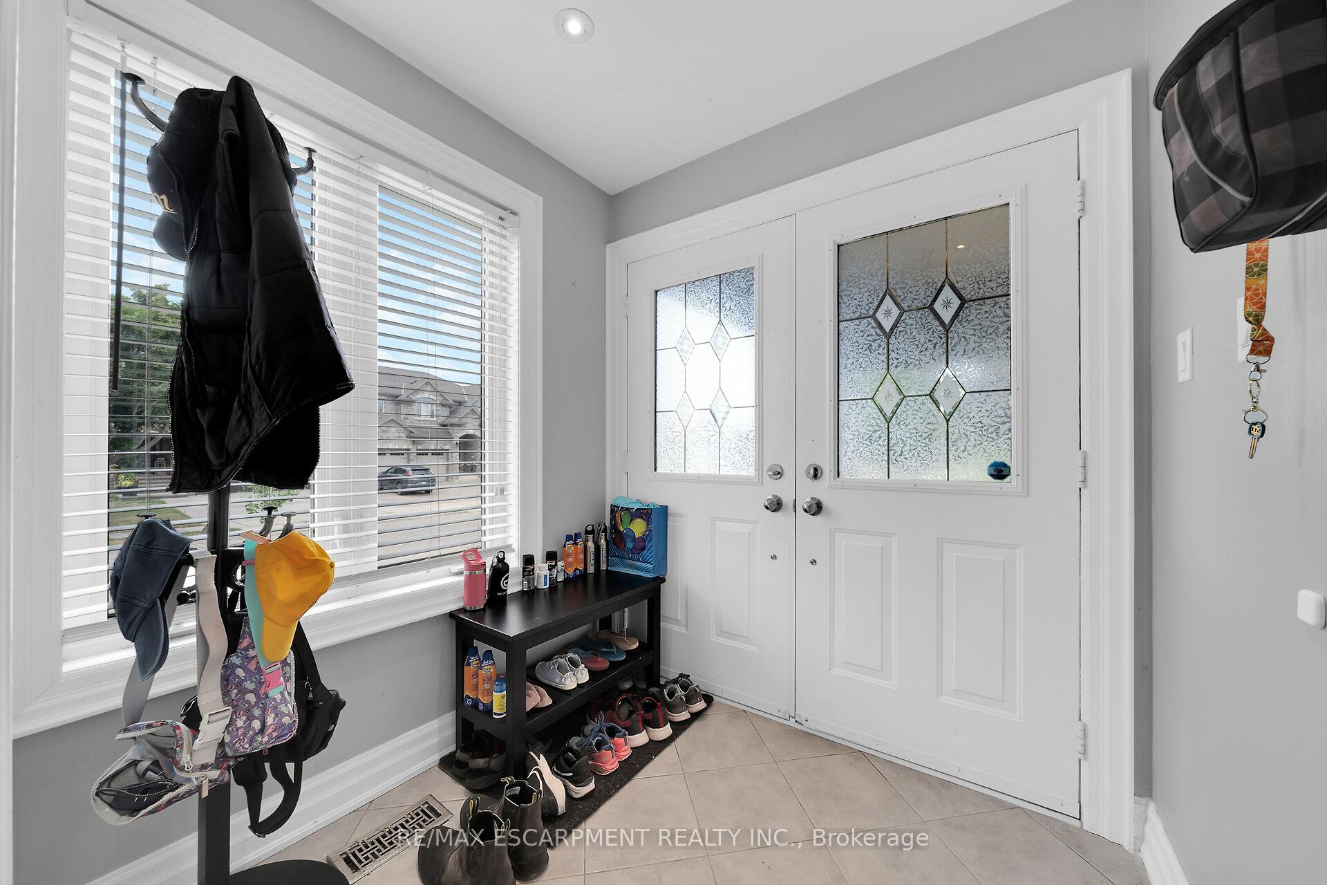Photo 5 of 2 Tyler Drive, Hamilton, Stoney Creek — HOMEH