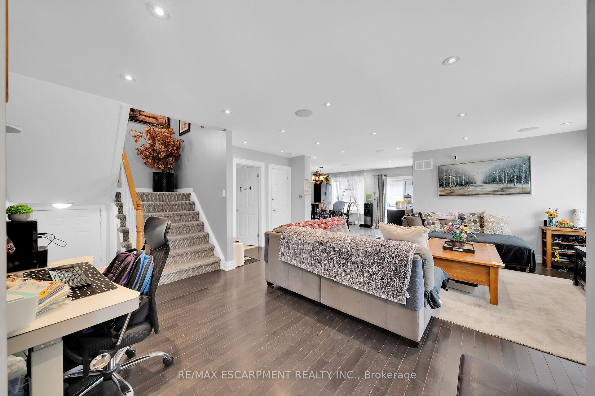 Photo 6 of 2 Tyler Drive, Hamilton, Stoney Creek — HOMEH