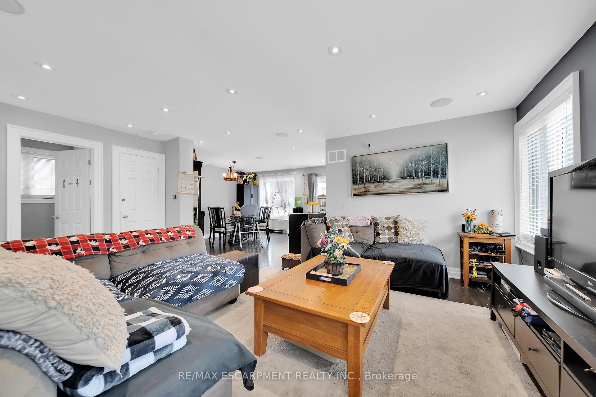 Photo 8 of 2 Tyler Drive, Hamilton, Stoney Creek — HOMEH