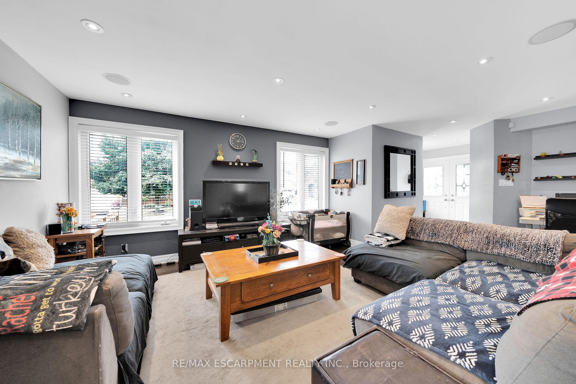 Photo 10 of 2 Tyler Drive, Hamilton, Stoney Creek — HOMEH