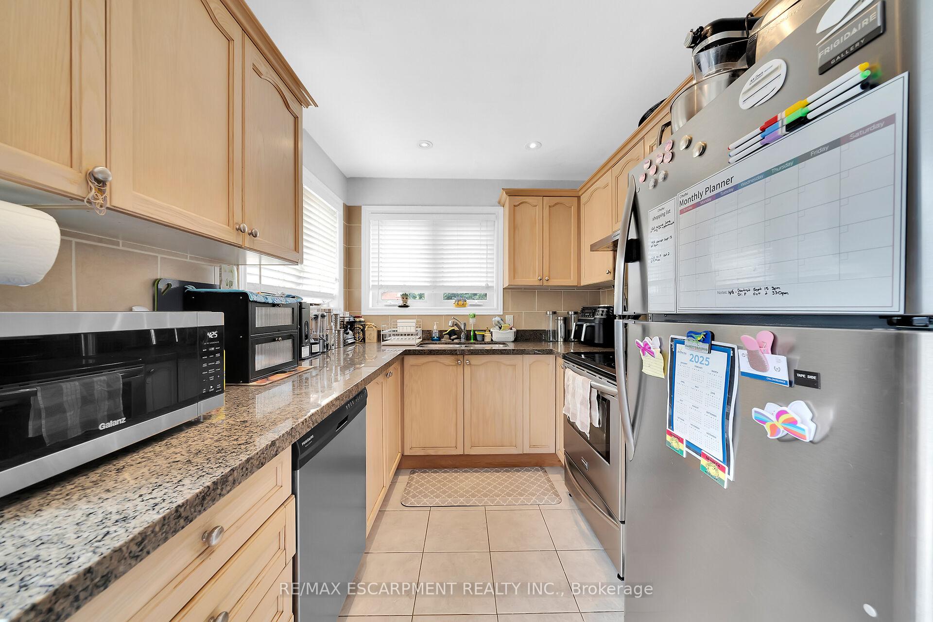 Photo 17 of 2 Tyler Drive, Hamilton, Stoney Creek — HOMEH