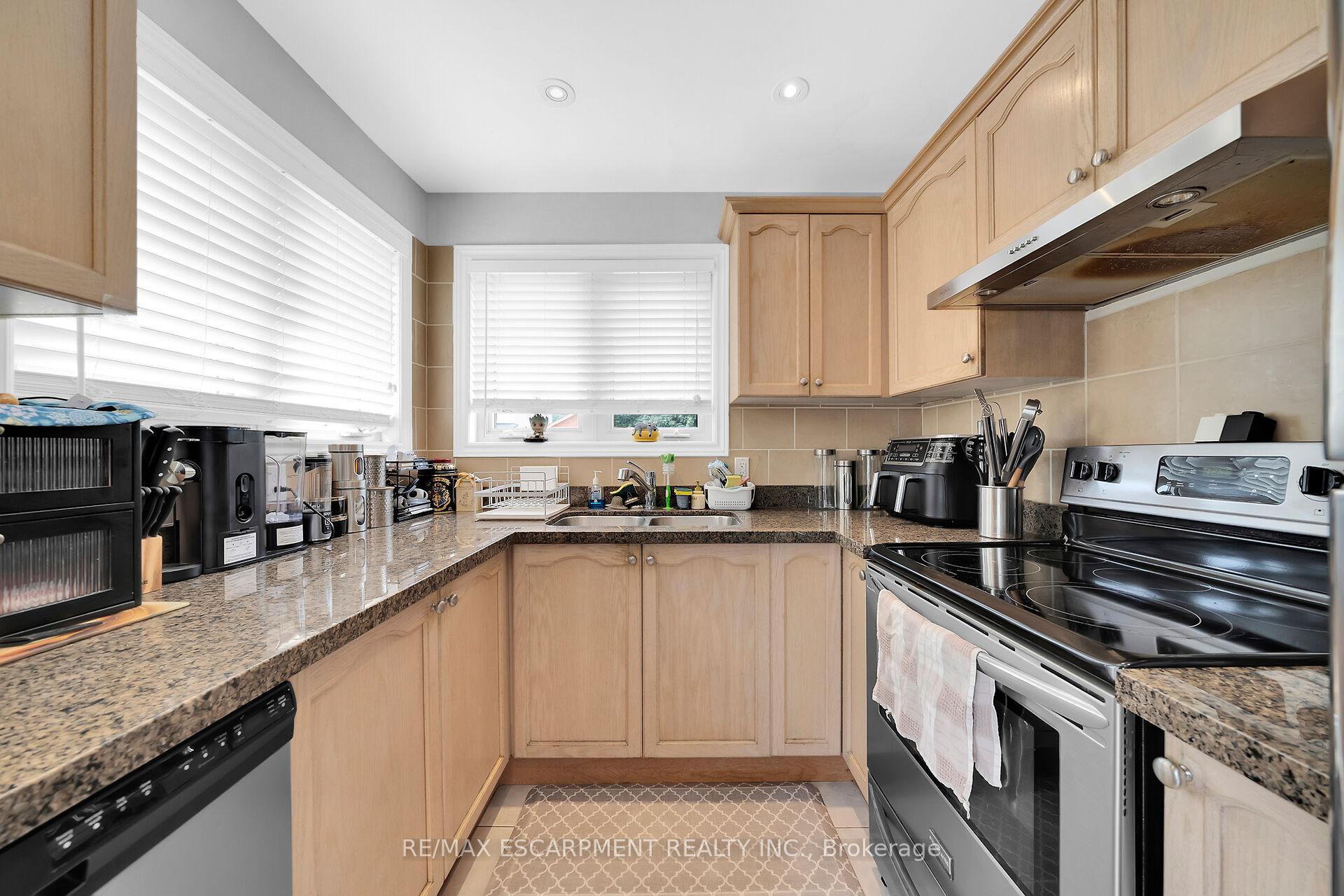 Photo 18 of 2 Tyler Drive, Hamilton, Stoney Creek — HOMEH