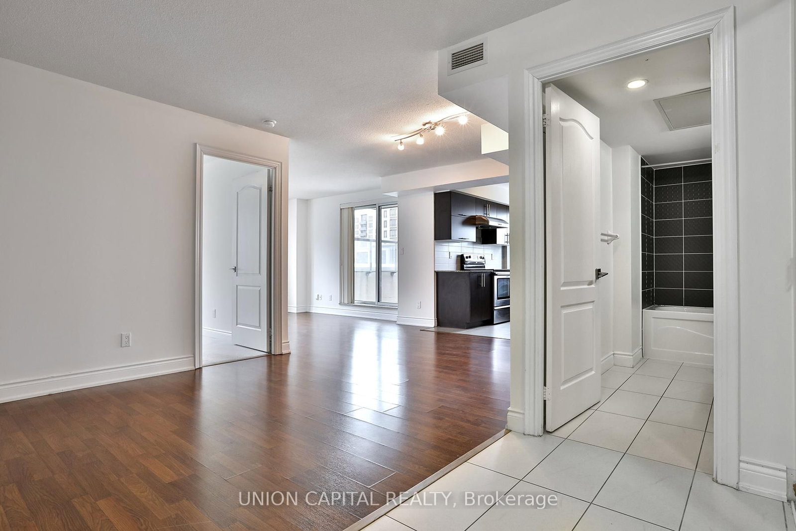 Photo 2 of Unit 816, 60 South Town Centre Blvd, Markham, Unionville — HOMEH