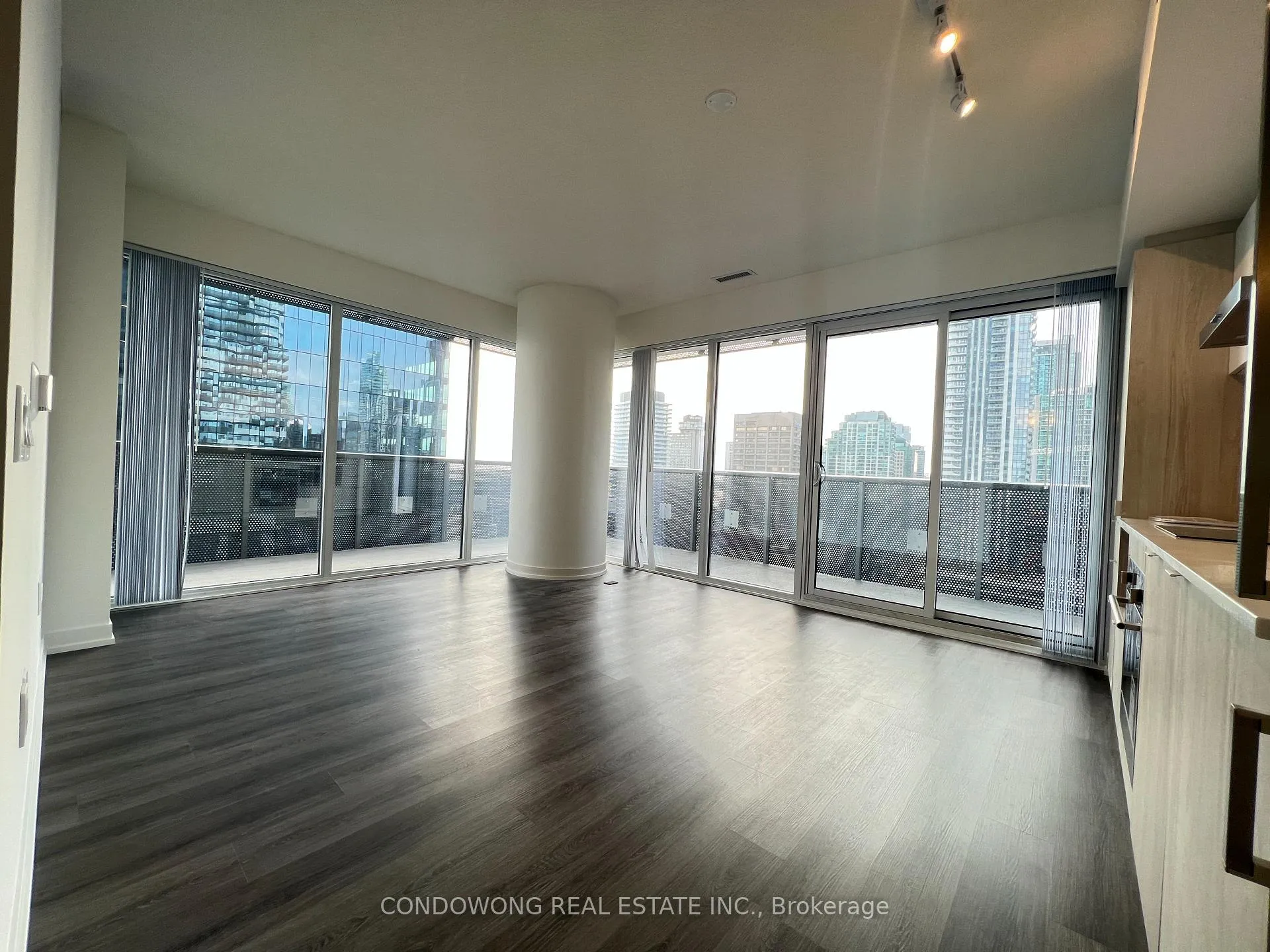 Photo 2 of Unit 2111, 138 Downes Street, Seguin, Waterfront Communities — HOMEH