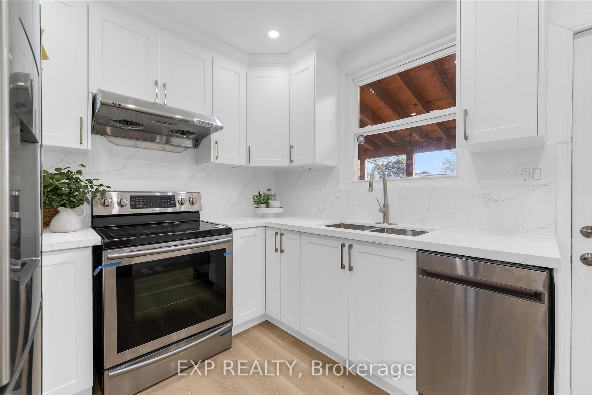 Photo 5 of 24 Eaton Place, Hamilton, McQuesten — HOMEH