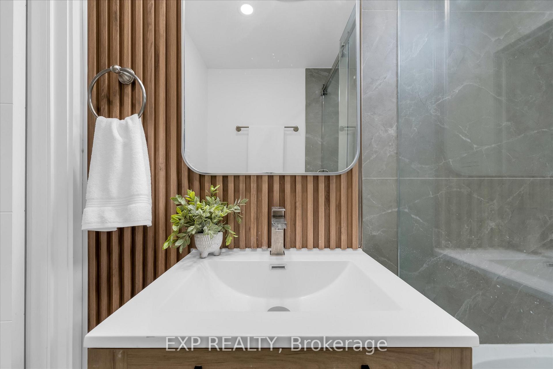 Photo 11 of 24 Eaton Place, Hamilton, McQuesten — HOMEH