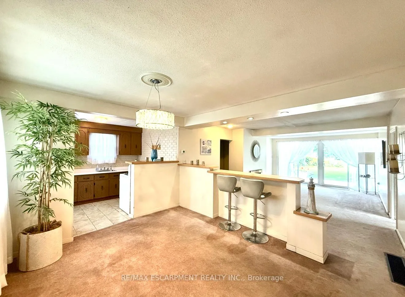 Photo 4 of 115 Beach Boulevard, Hamilton, Hamilton Beach — HOMEH