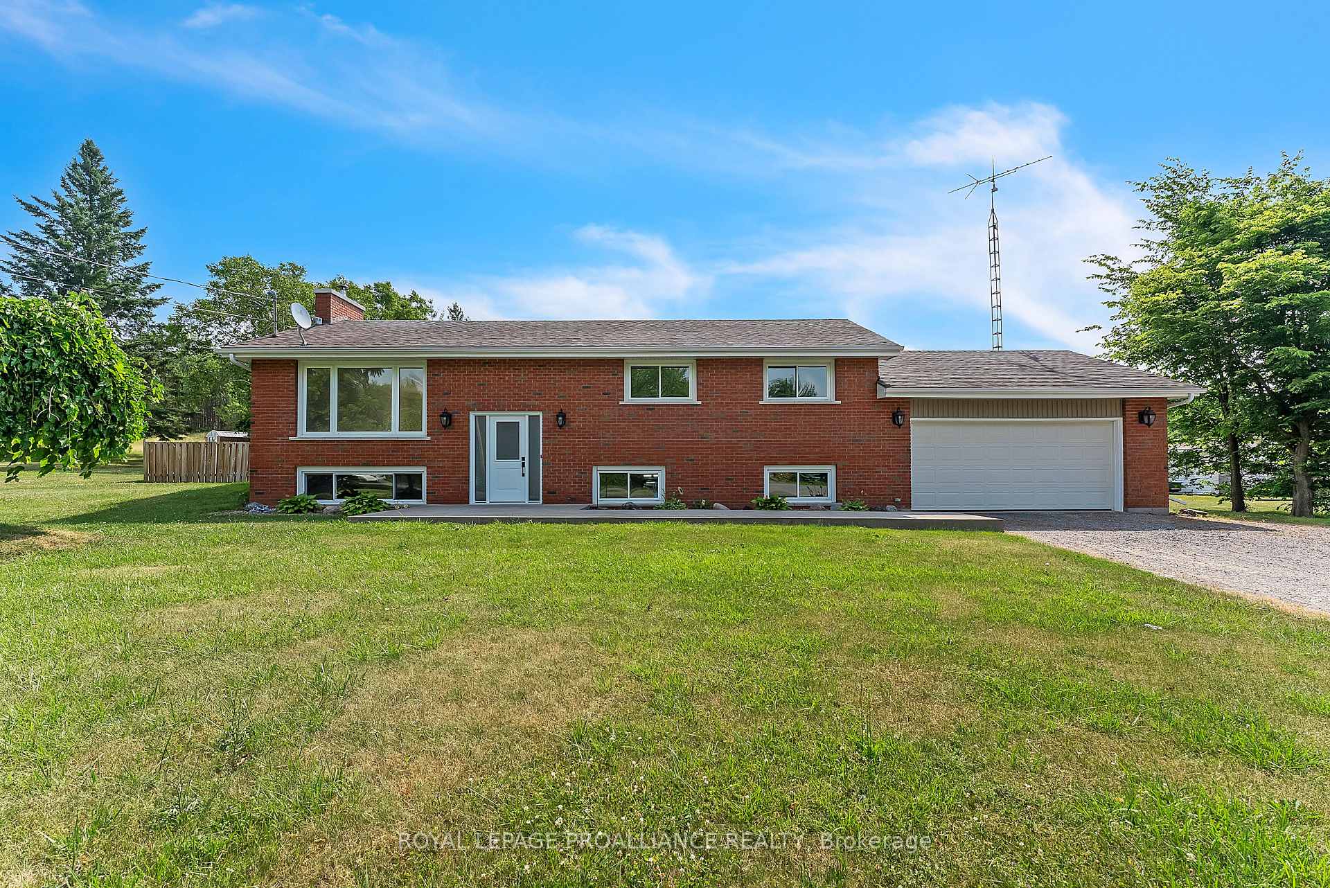 Photo 4 of 42 Roslin Road, Belleville, Thurlow Ward — HOMEH