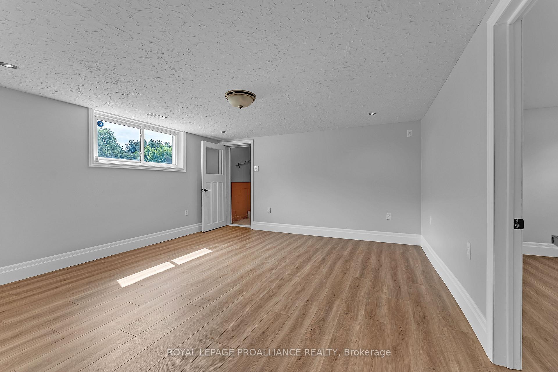 Photo 30 of 42 Roslin Road, Belleville, Thurlow Ward — HOMEH