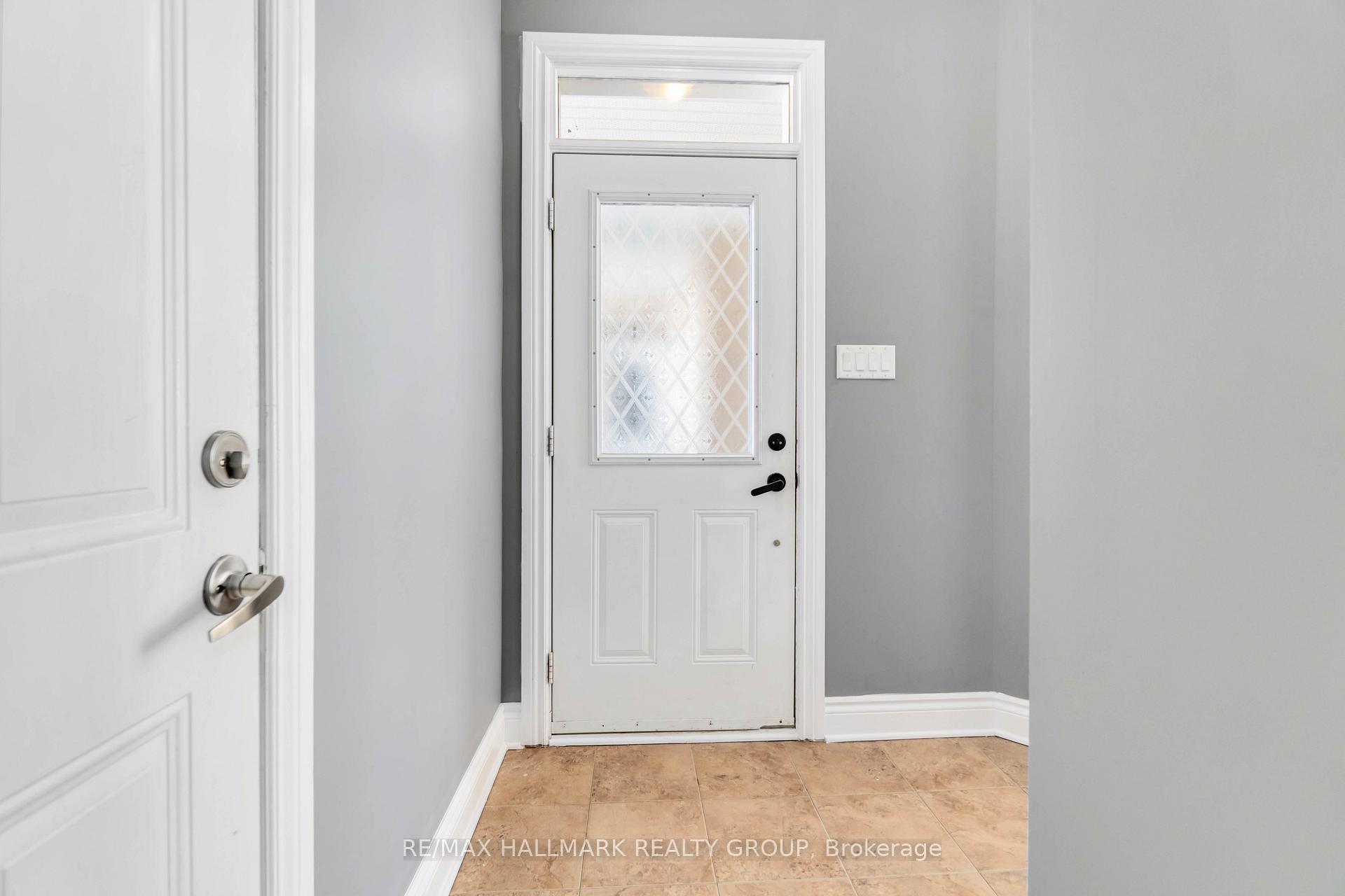 Photo 3 of 36 McGregor Scobie Crescent, Arnprior — HOMEH
