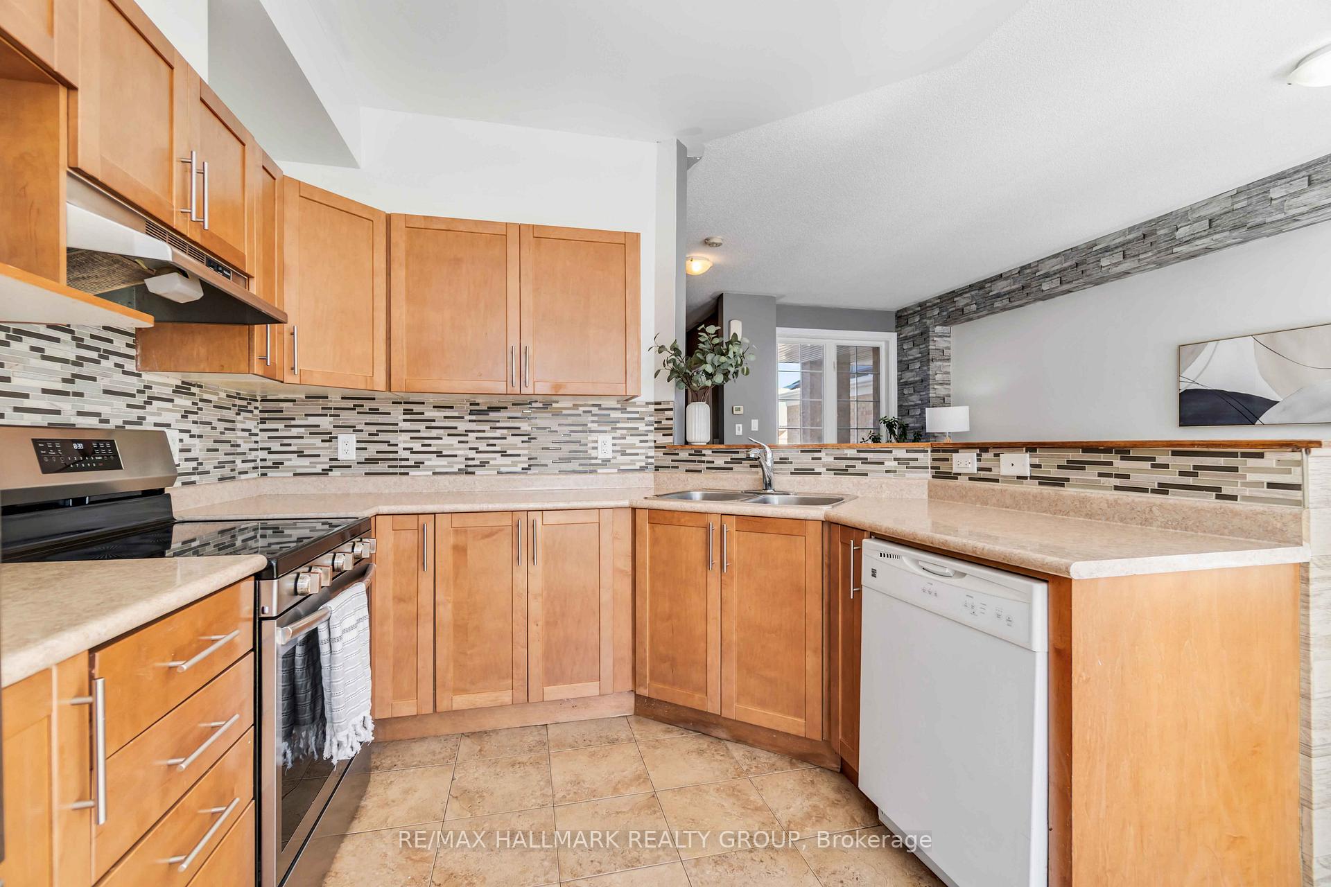 Photo 16 of 36 McGregor Scobie Crescent, Arnprior — HOMEH