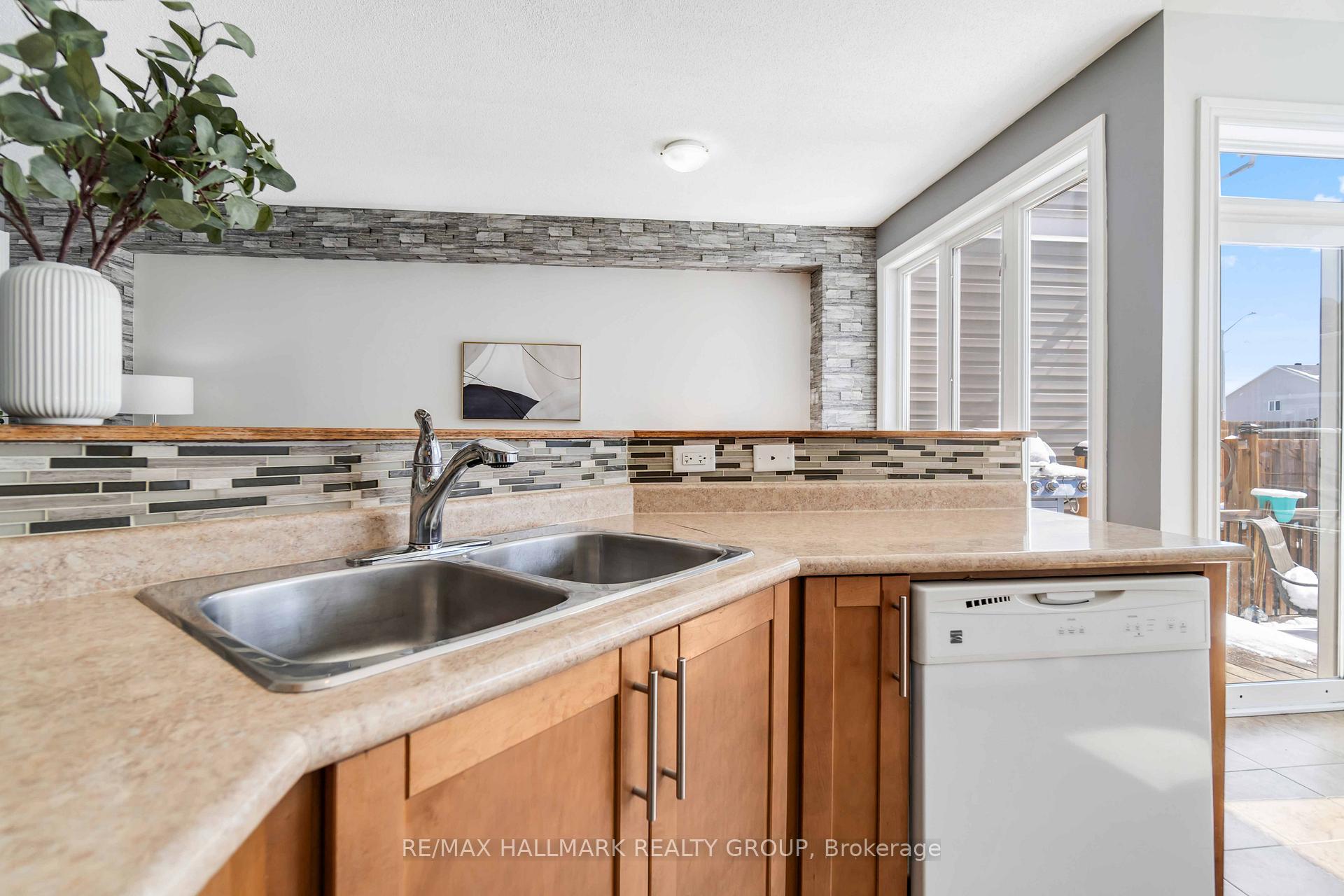 Photo 17 of 36 McGregor Scobie Crescent, Arnprior — HOMEH