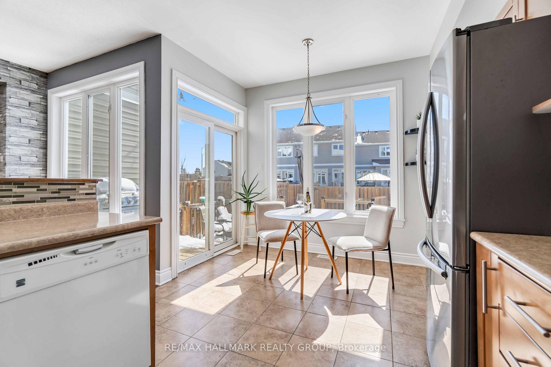Photo 19 of 36 McGregor Scobie Crescent, Arnprior — HOMEH