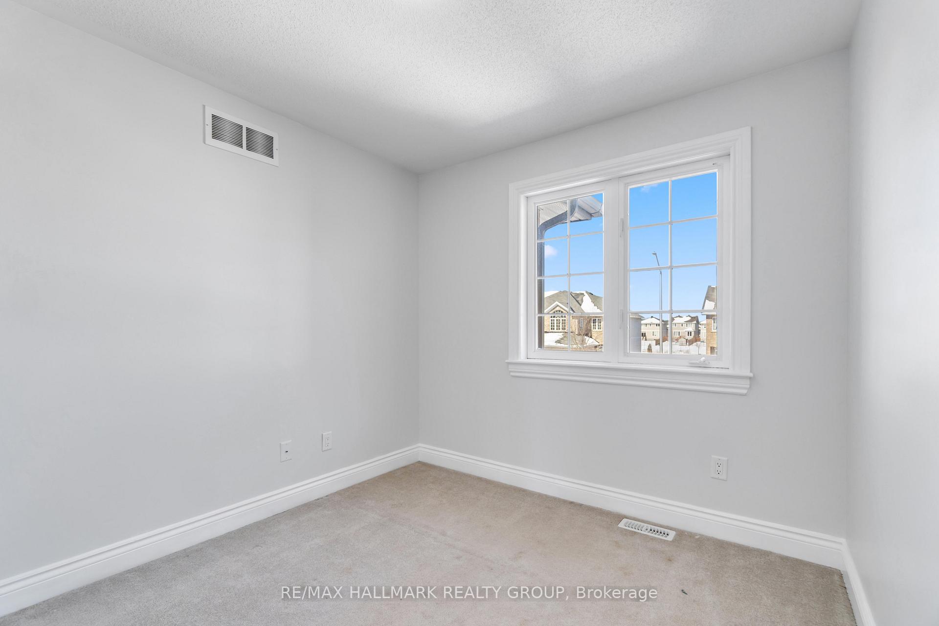 Photo 25 of 36 McGregor Scobie Crescent, Arnprior — HOMEH