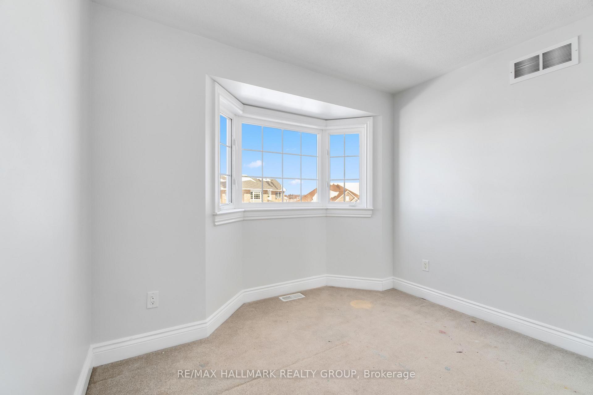 Photo 27 of 36 McGregor Scobie Crescent, Arnprior — HOMEH