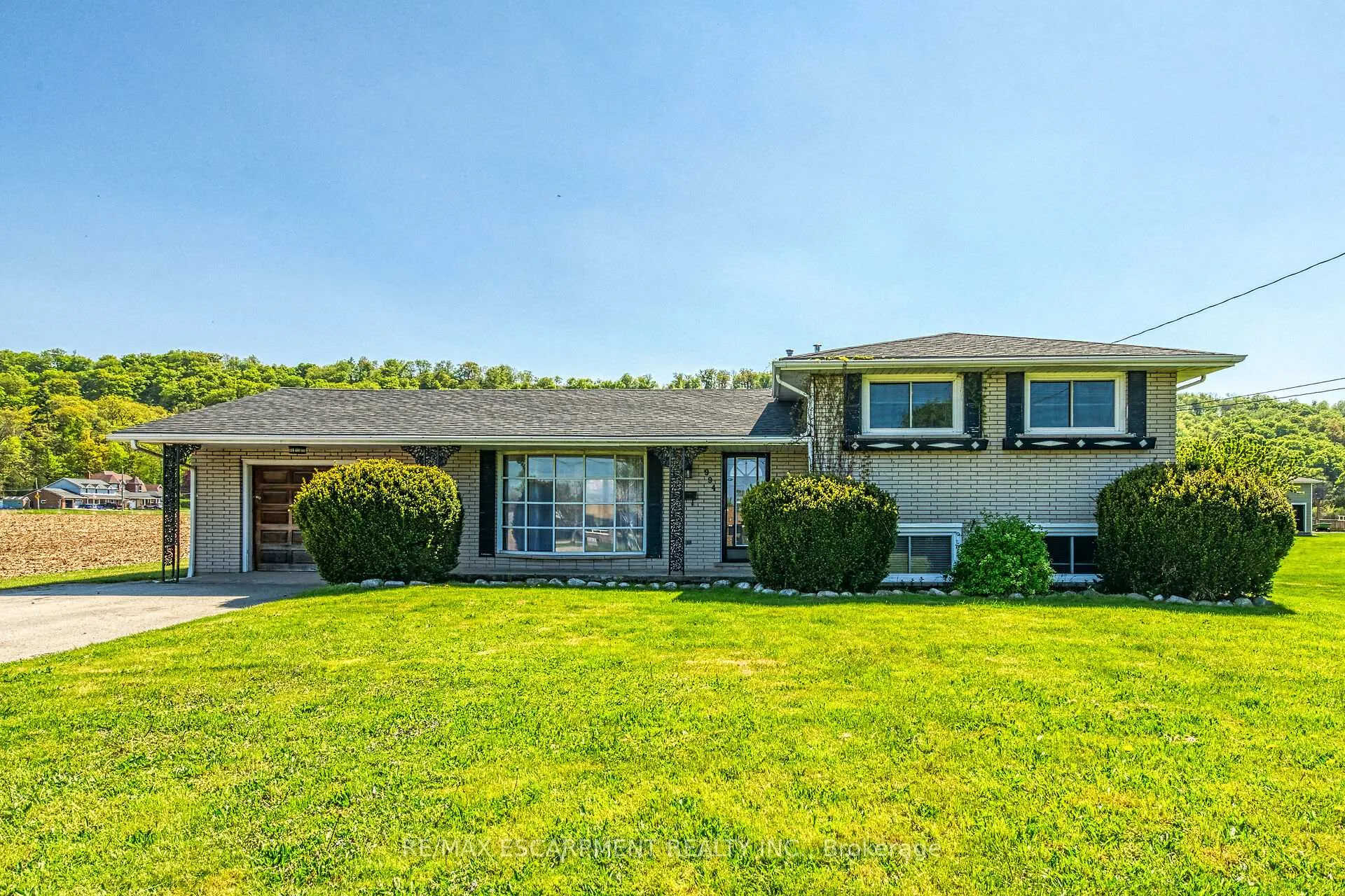Photo 5 of 944 & 994 #8 Highway, Hamilton, Fruitland — HOMEH