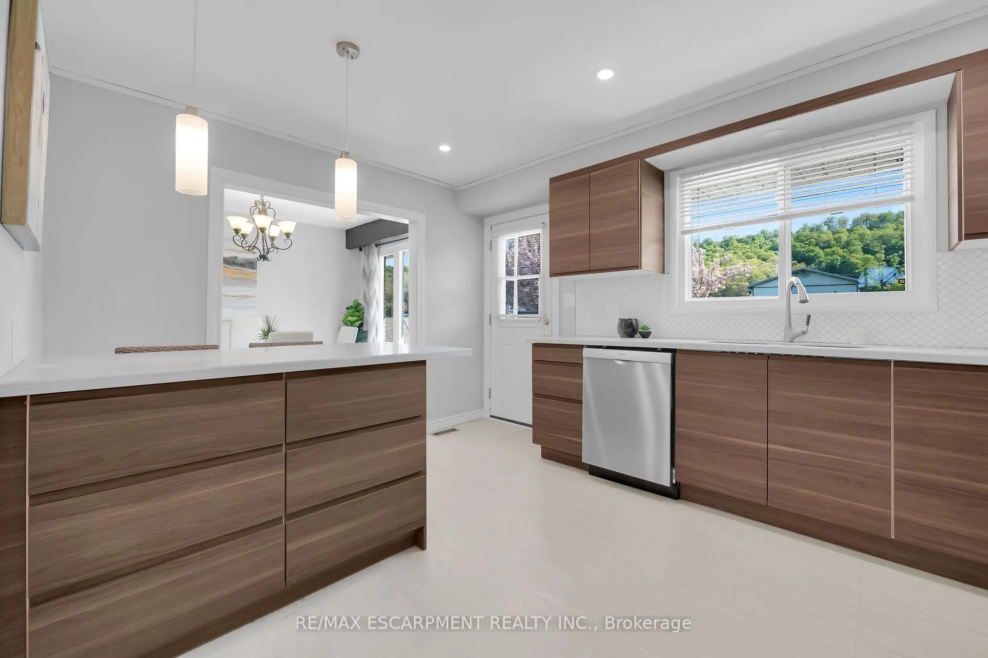 Photo 7 of 944 & 994 #8 Highway, Hamilton, Fruitland — HOMEH