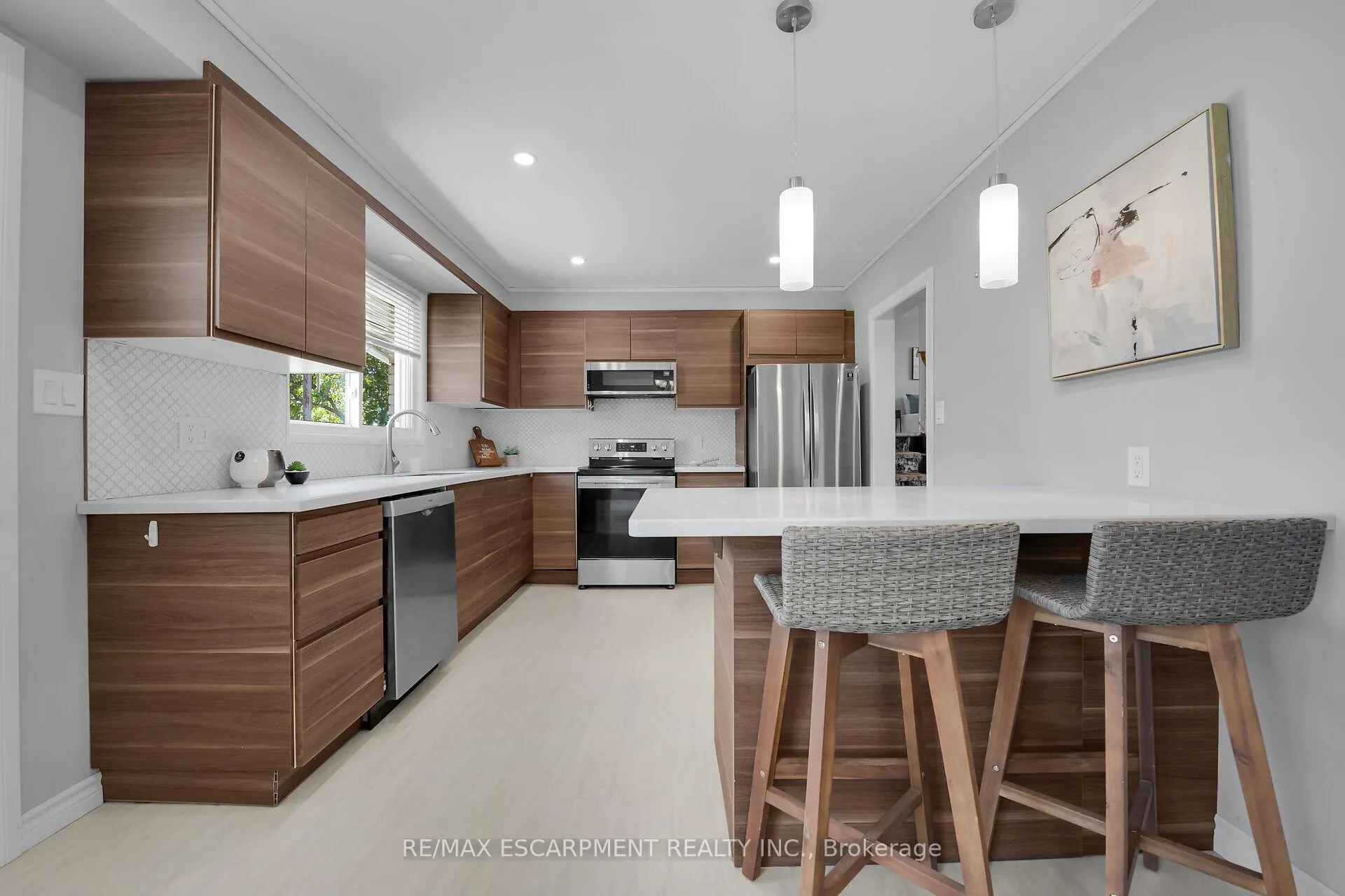 Photo 8 of 944 & 994 #8 Highway, Hamilton, Fruitland — HOMEH