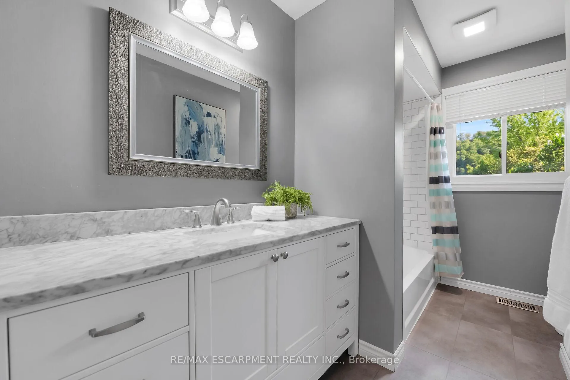Photo 20 of 944 & 994 #8 Highway, Hamilton, Fruitland — HOMEH