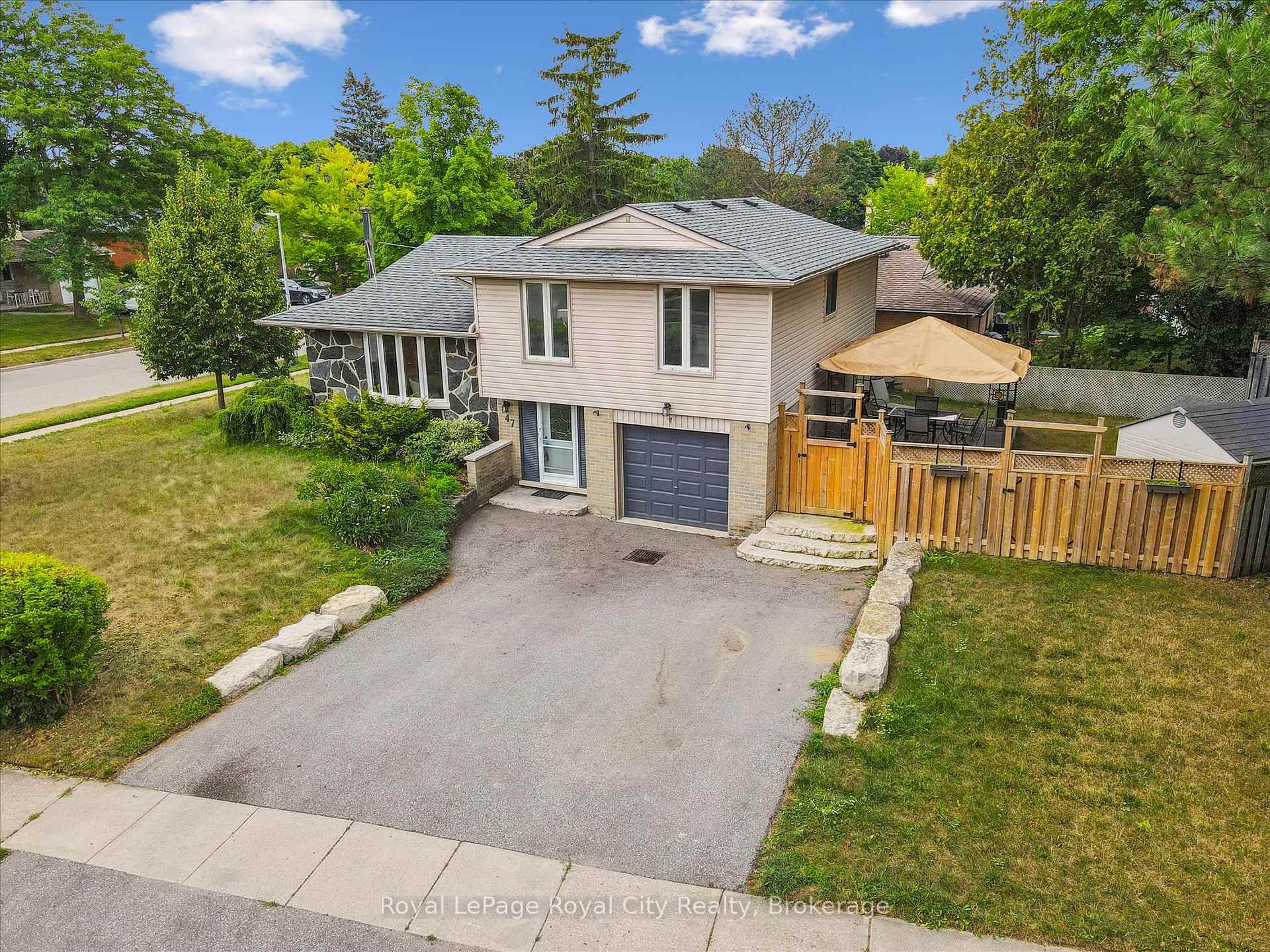 Photo 2 of 47 Argyle Drive, Guelph, Dovercliffe Park/Old University — HOMEH