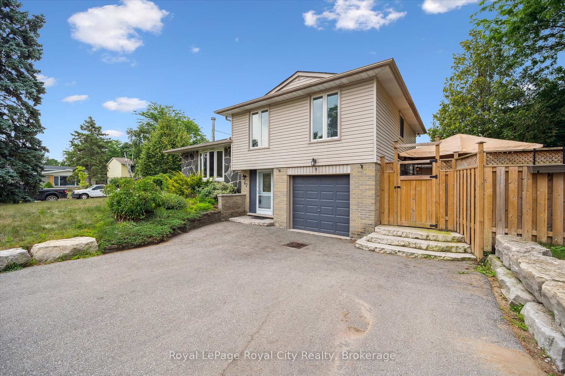 Photo 7 of 47 Argyle Drive, Guelph, Dovercliffe Park/Old University — HOMEH