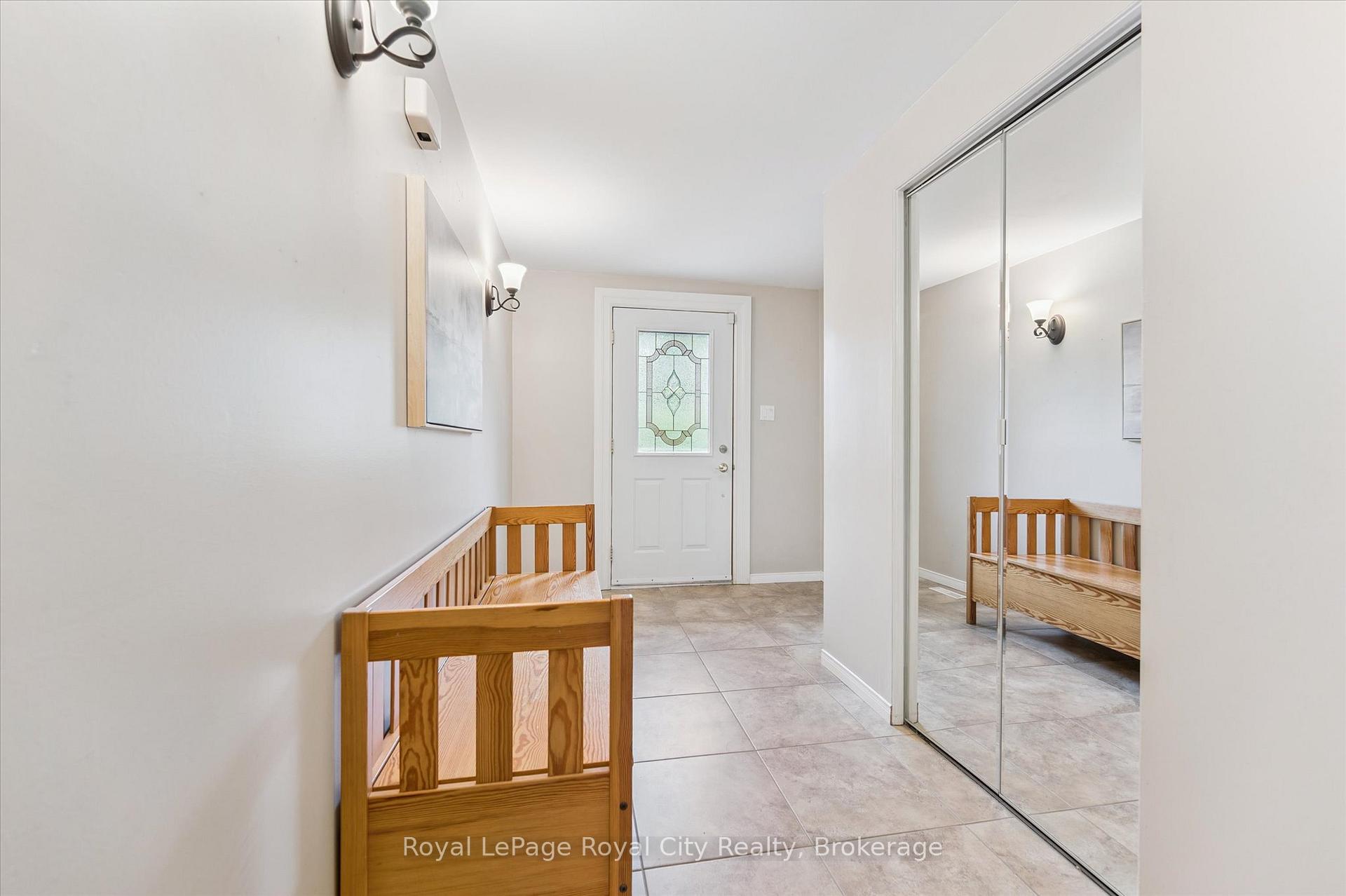 Photo 10 of 47 Argyle Drive, Guelph, Dovercliffe Park/Old University — HOMEH