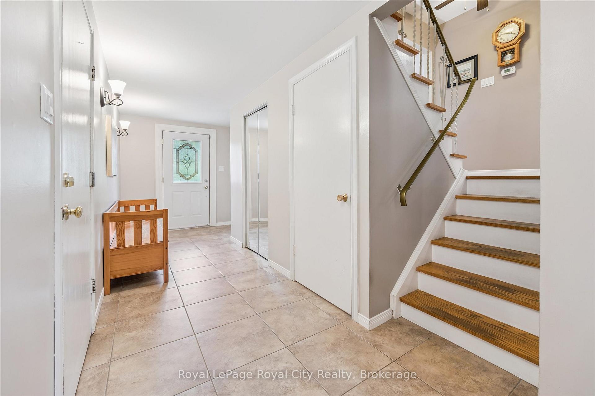 Photo 12 of 47 Argyle Drive, Guelph, Dovercliffe Park/Old University — HOMEH