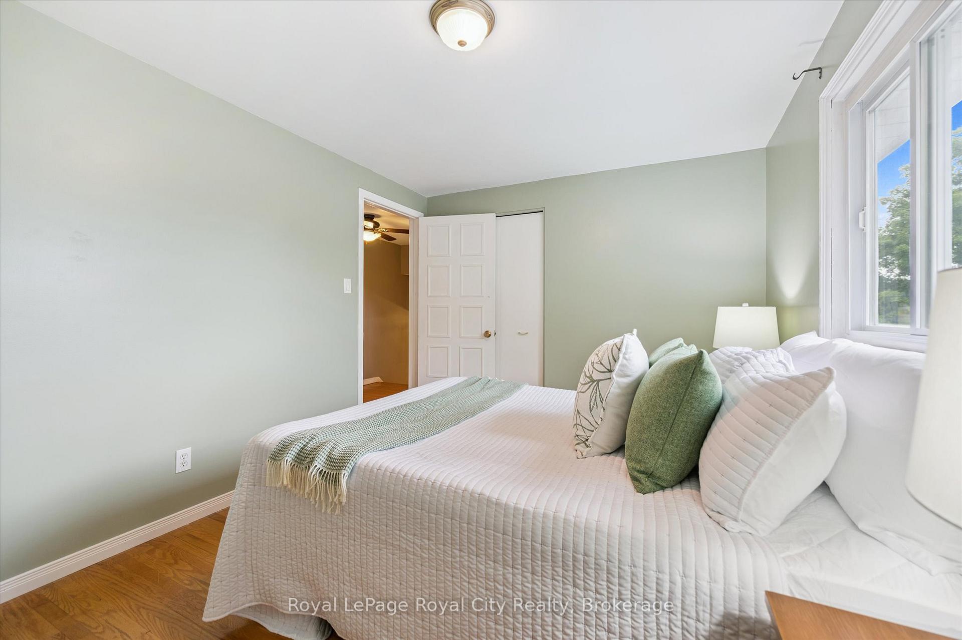 Photo 32 of 47 Argyle Drive, Guelph, Dovercliffe Park/Old University — HOMEH