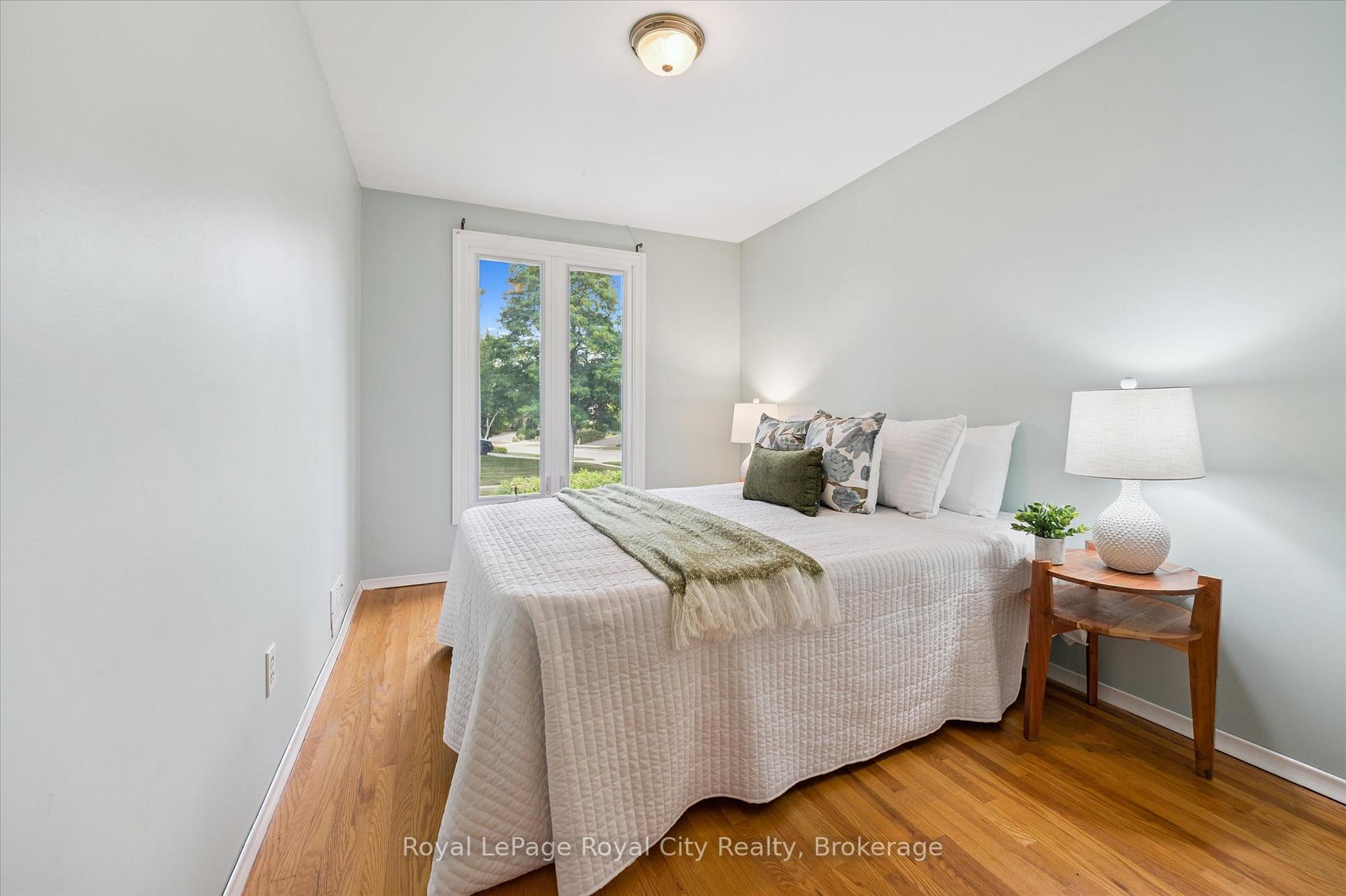 Photo 33 of 47 Argyle Drive, Guelph, Dovercliffe Park/Old University — HOMEH