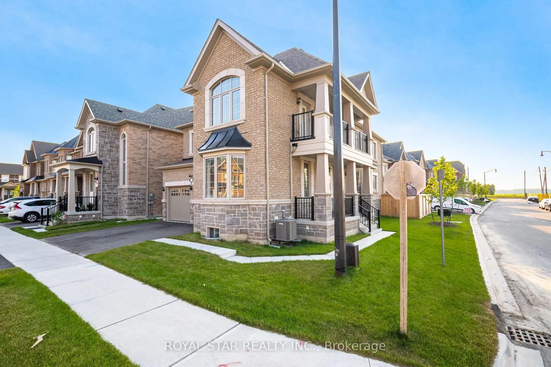 Photo 2 of Unit Upper, 1 Bushwood Trail, Brampton, Northwest Brampton — HOMEH