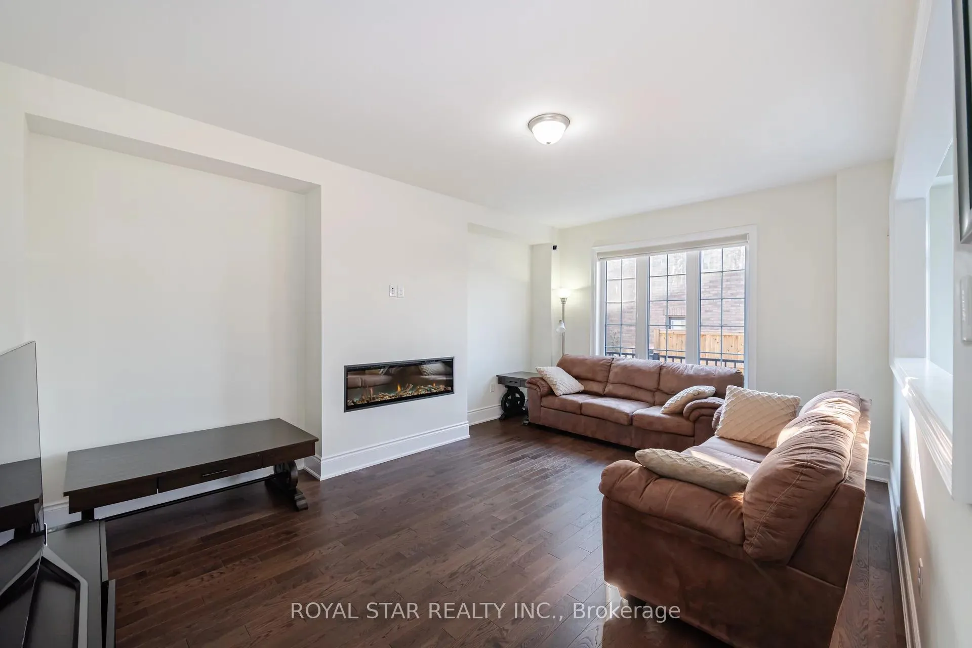 Photo 11 of Unit Upper, 1 Bushwood Trail, Brampton, Northwest Brampton — HOMEH