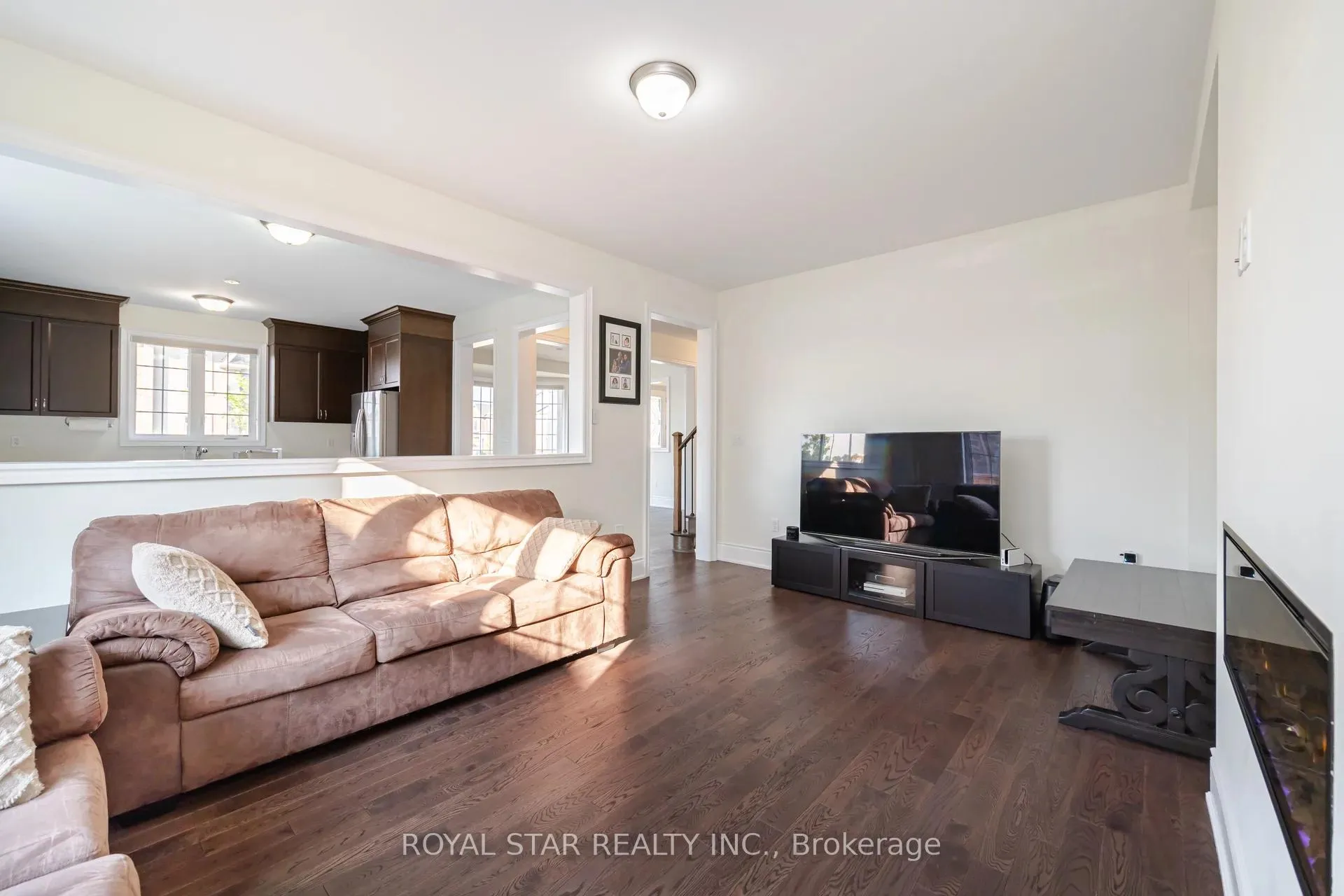 Photo 12 of Unit Upper, 1 Bushwood Trail, Brampton, Northwest Brampton — HOMEH