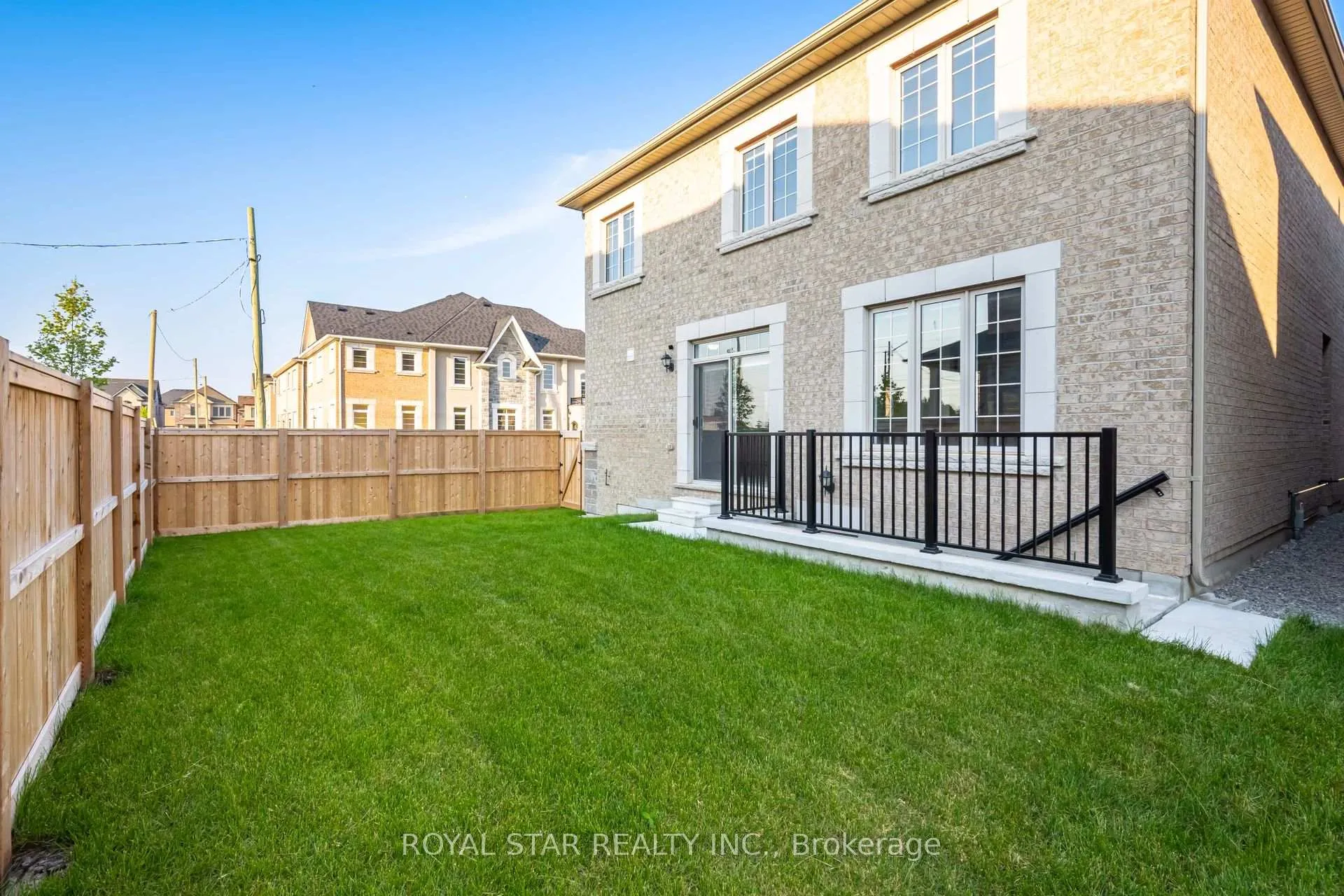 Photo 38 of Unit Upper, 1 Bushwood Trail, Brampton, Northwest Brampton — HOMEH