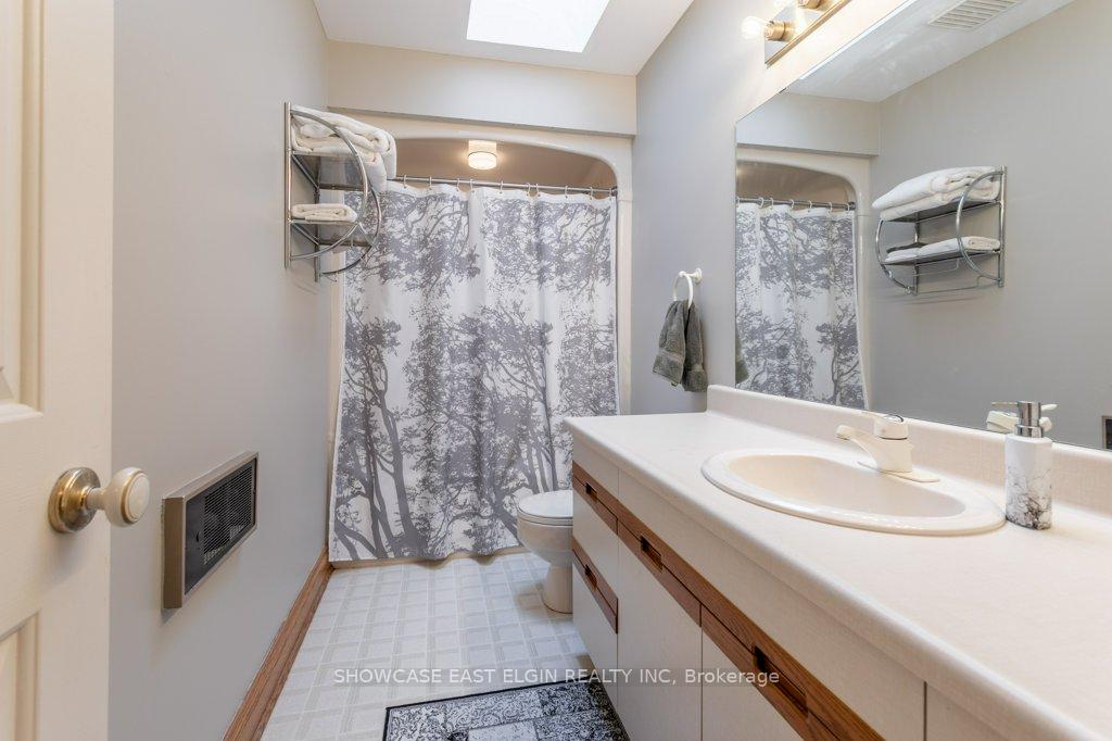 Photo 25 of 28 Sinclair Crescent, Aylmer — HOMEH