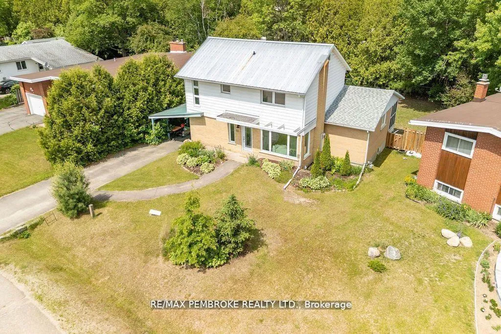 Photo 2 of 13 Highland Crescent, Deep River — HOMEH
