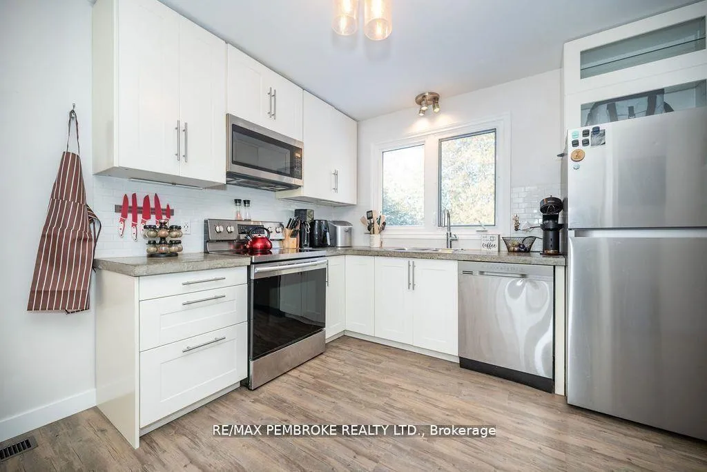 Photo 6 of 13 Highland Crescent, Deep River — HOMEH