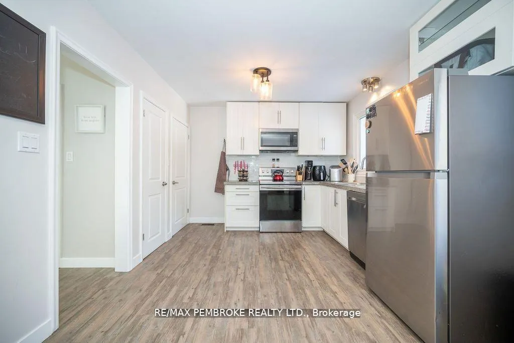 Photo 8 of 13 Highland Crescent, Deep River — HOMEH